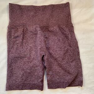 Purple‎ yoga workout shorts. Push up back. size Medium